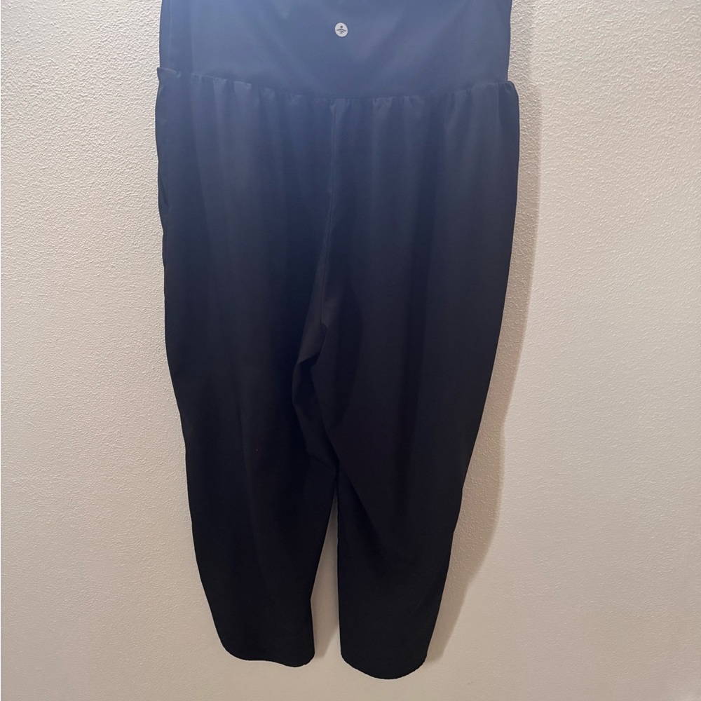 HALARA Black Performance baggy cropped pants